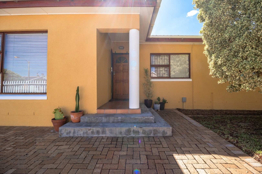 3 Bedroom Property for Sale in Loucharmante Western Cape